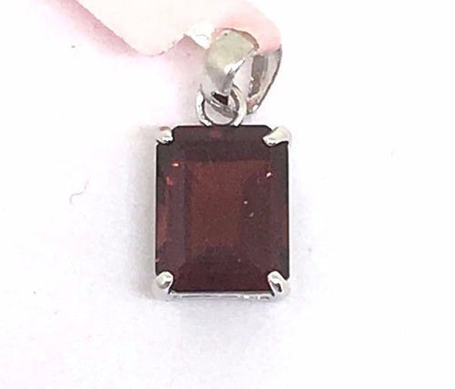 Genuine 2.90 ct Garnet 14K white gold pendant NWT $200