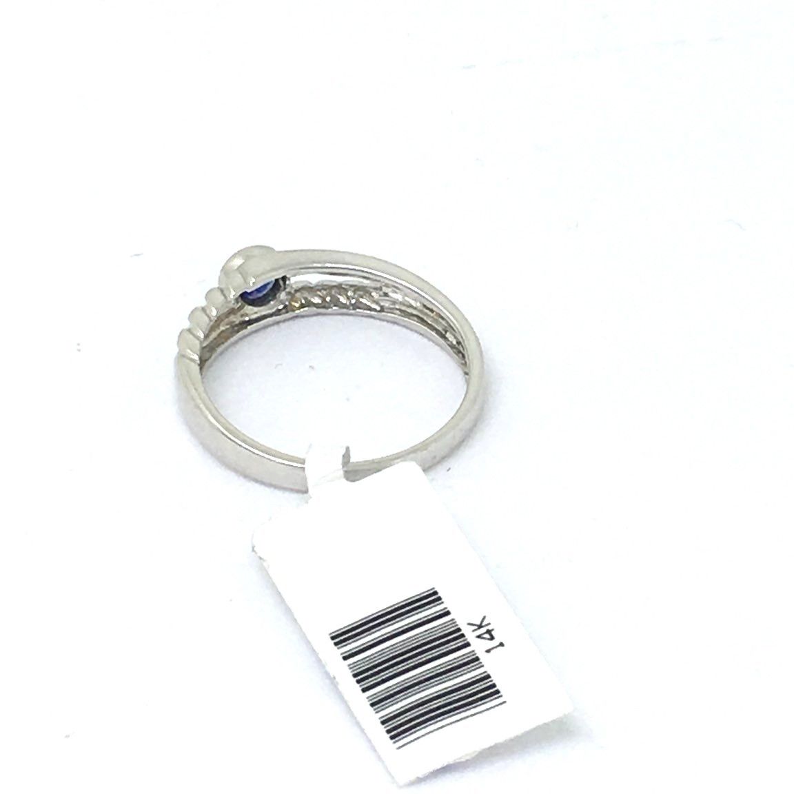 14K white gold and Genuine Round Sapphire Ring $400 NWT Size 6 3/4